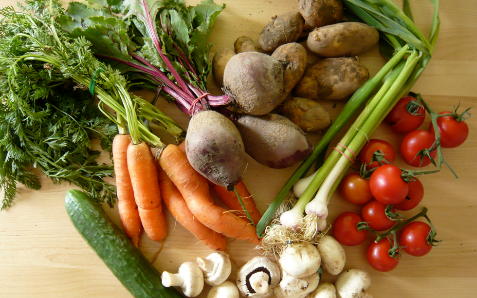 Употребление немытых овощей. Овощи. Немытые овощи и фрукты. Красивые овощи. Сырые овощи.
