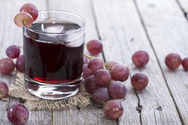 свежевыжатый сок из черного винограда